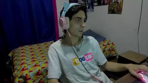 Snapshot of golden_ryan chatting on 02-10-26, 06:01 Jmmmm online show from 02-10-26, 06:01