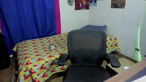 Snapshot of golden_ryan chatting on 02-12-26, 06:19 Jmmmm online show from 02-12-26, 06:19