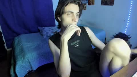 Snapshot of golden_ryan chatting on 04-29-26, 04:05 Jmmmm online show from 04-29-26, 04:05