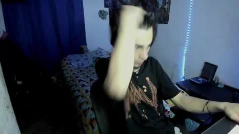 Snapshot of golden_ryan chatting on 05-27-26, 02:41 Jmmmm online show from 05-27-26, 02:41
