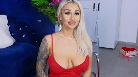 Snapshot of goldenamberx chatting on 01-08-25, 10:27 GoldenAmberX online show from 01-08-25, 10:27