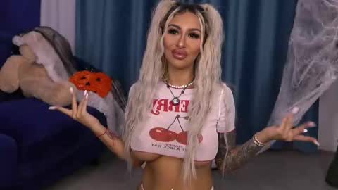 GoldenAmberX online show from 10-30-25, 06:04