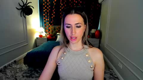 Olivia online show from 10-30-25, 04:14