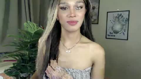 Snapshot of goldenlily69 chatting on 03-04-26, 06:58 Lily is Gold online show from 03-04-26, 06:58