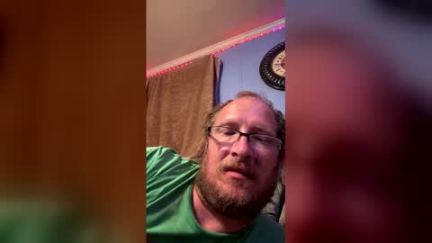 Snapshot of goldenmitch chatting on 04-26-26, 01:31 MeHer online show from 04-26-26, 01:31