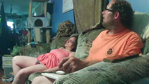 Snapshot of goldenmitch chatting on 05-17-26, 10:17 MeHer online show from 05-17-26, 10:17