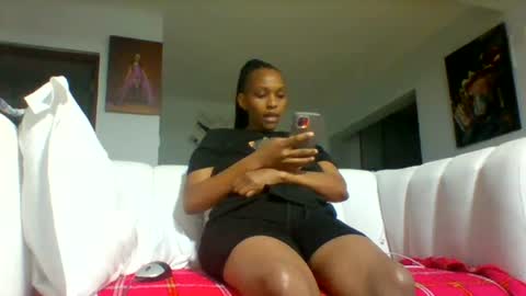 Snapshot of goldenmusexo chatting on 06-25-26, 10:03 goldenmusexo online show from 06-25-26, 10:03