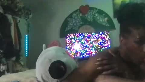 Snapshot of goldentranny27 chatting on 11-25-25, 07:19 Ms Riyah online show from 11-25-25, 07:19