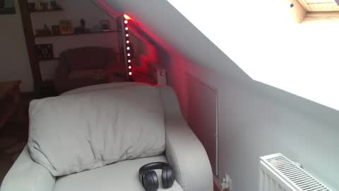 GoldieHanny online show from 09-18-25, 08:16