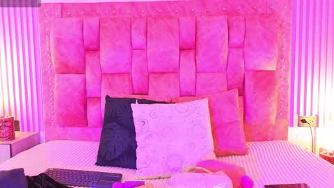 Snapshot of goldilockss15 chatting on 10-07-25, 03:14 goldilockss15 online show from 10-07-25, 03:14