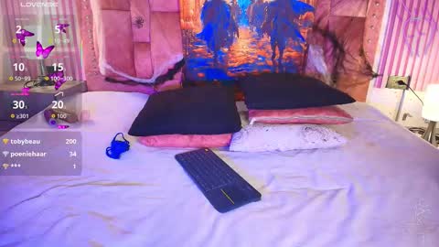 Snapshot of goldilockss15 chatting on 10-29-25, 04:48 goldilockss15 online show from 10-29-25, 04:48