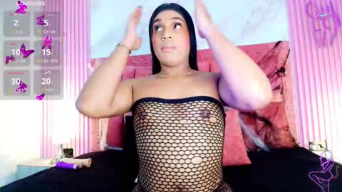 Snapshot of goldilockss15 chatting on 11-02-25, 04:04 goldilockss15 online show from 11-02-25, 04:04