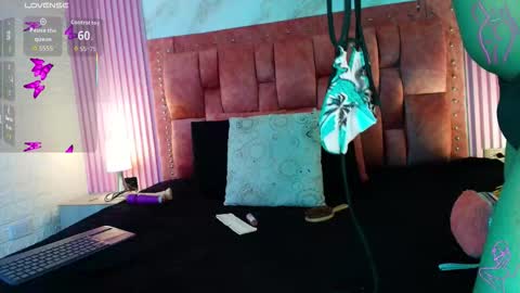 Snapshot of goldilockss15 chatting on 11-05-25, 03:17 goldilockss15 online show from 11-05-25, 03:17