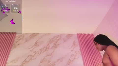 Snapshot of goldilockss15 chatting on 11-18-25, 03:12 goldilockss15 online show from 11-18-25, 03:12