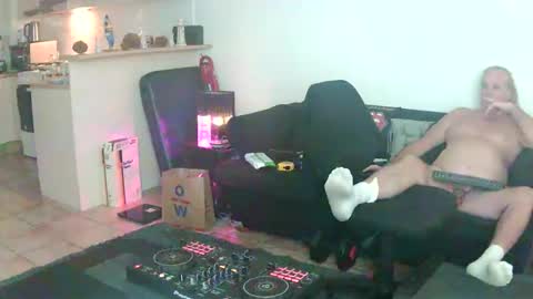 goldyguy011 online show from 06-08-26, 09:15