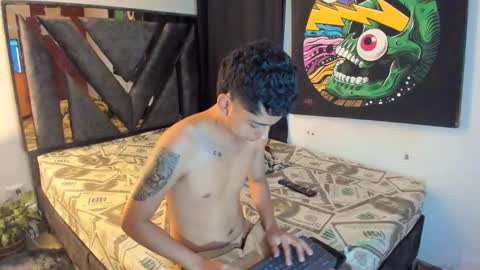 Snapshot of gomez_g_ chatting on 10-10-25, 01:26 Gomez online show from 10-10-25, 01:26