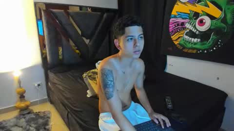 Snapshot of gomez_g_ chatting on 10-22-25, 11:04 Gomez online show from 10-22-25, 11:04