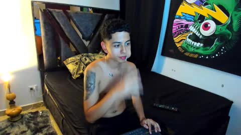 Snapshot of gomez_g_ chatting on 10-28-25, 11:29 Gomez online show from 10-28-25, 11:29