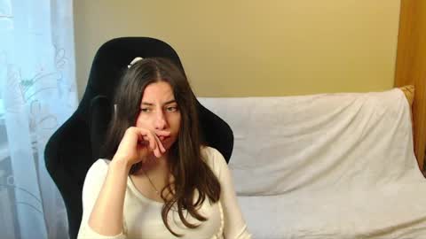 Snapshot of good__night chatting on 06-05-26, 04:35 Elizabeth Effie online show from 06-05-26, 04:35