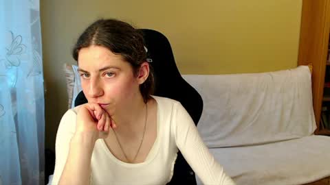 Snapshot of good__night chatting on 06-08-26, 04:18 Elizabeth Effie online show from 06-08-26, 04:18