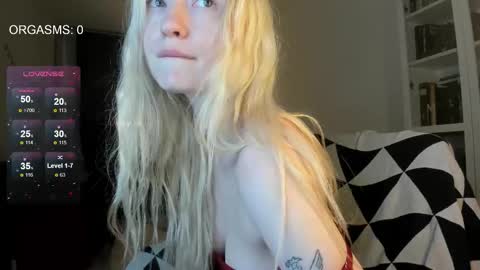Snapshot of goodg_oddamn chatting on 09-18-25, 03:41 SOPHIE online show from 09-18-25, 03:41