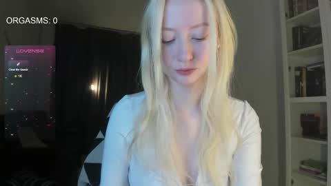 Snapshot of goodg_oddamn chatting on 11-30-25, 05:33 SOPHIE online show from 11-30-25, 05:33