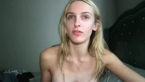 Snapshot of goodgirlliv chatting on 09-15-25, 10:32 goodgirlliv online show from 09-15-25, 10:32