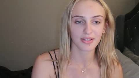 Snapshot of goodgirlliv chatting on 11-25-25, 04:56 goodgirlliv online show from 11-25-25, 04:56