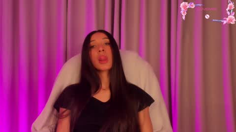 Snapshot of gorgeous_brunette chatting on 01-31-25, 11:56 Rose online show from 01-31-25, 11:56