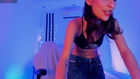 Snapshot of gorgeous_t chatting on 02-10-26, 08:24 i am Jessi I love animals and drawing I hope to get along with everyone. XOXO online show from 02-10-26, 08:24