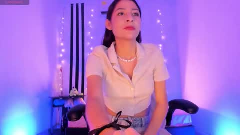 i am Jessi  I love animals and drawing I hope to get along with everyone. XOXO online show from 03-25-26, 08:04