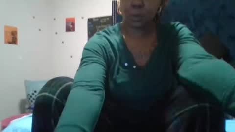 Snapshot of gotcake713 chatting on 11-17-25, 08:14 Sue Goddess online show from 11-17-25, 08:14