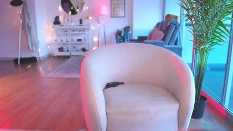 sophie  Special celebration a the beach 300k followers 3011 and 0112   online show from 03-09-25, 10:52