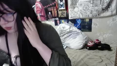 Snapshot of goth_pumpkin chatting on 03-06-25, 08:27 Amy online show from 03-06-25, 08:27