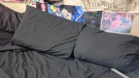 Snapshot of goth_pumpkin chatting on 10-19-25, 07:03 Amy online show from 10-19-25, 07:03