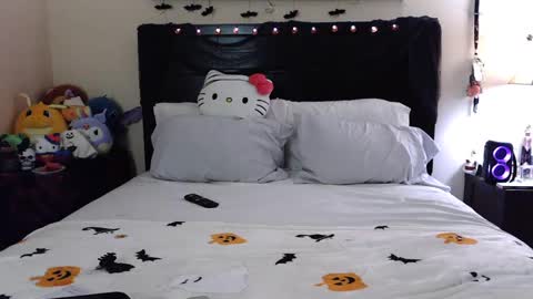 gothbaby305 online show from 10-08-25, 12:41