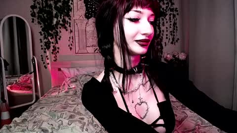 Snapshot of gothdesss chatting on 12-24-24, 01:59    online show from 12-24-24, 01:59