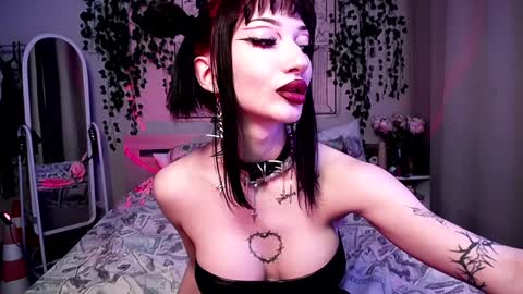 Snapshot of gothdesss chatting on 12-24-24, 11:11    online show from 12-24-24, 11:11