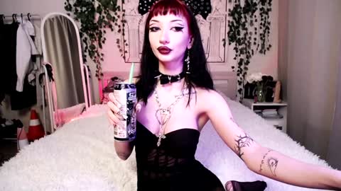 Snapshot of gothdesss chatting on 02-06-25, 04:10    online show from 02-06-25, 04:10