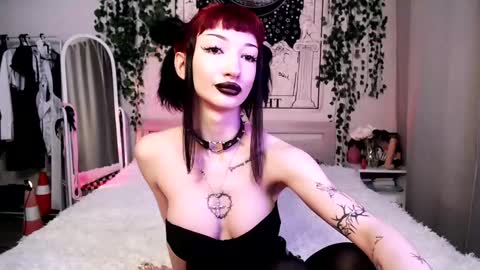 Snapshot of gothdesss chatting on 02-09-25, 04:36    online show from 02-09-25, 04:36