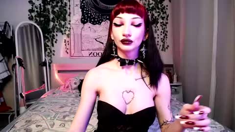 Snapshot of gothdesss chatting on 02-26-25, 02:15    online show from 02-26-25, 02:15