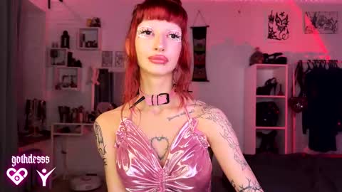 Snapshot of gothdesss chatting on 10-12-25, 12:53    online show from 10-12-25, 12:53
