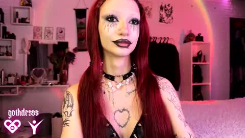 Snapshot of gothdesss chatting on 10-27-25, 02:26    online show from 10-27-25, 02:26