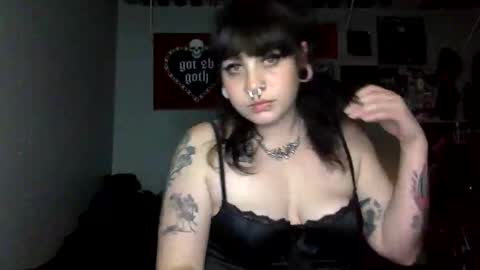 Snapshot of gothgoddessrose666 chatting on 05-11-26, 03:34 Goddessr0se online show from 05-11-26, 03:34
