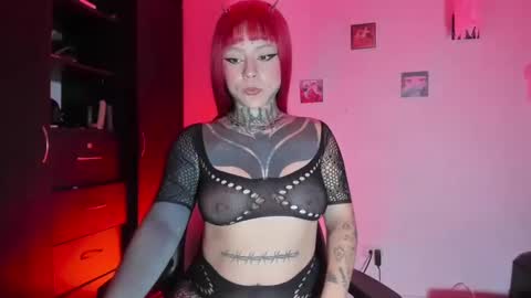 Snapshot of gothic9goddes chatting on 09-18-25, 11:40 GG online show from 09-18-25, 11:40