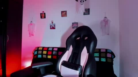 Snapshot of gothic9goddes chatting on 09-30-25, 12:15 GG online show from 09-30-25, 12:15