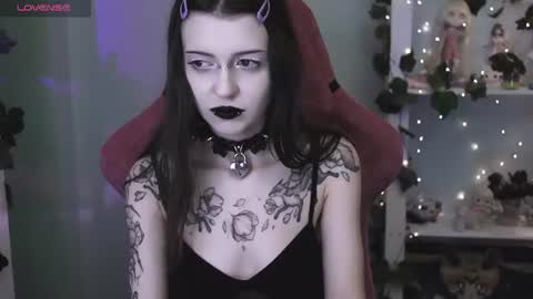 Snapshot of gothickotik chatting on 06-11-26, 12:32 V online show from 06-11-26, 12:32