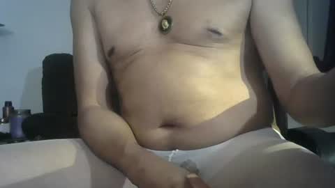 Snapshot of gr8peephole chatting on 12-19-25, 11:01 gr8peephole online show from 12-19-25, 11:01