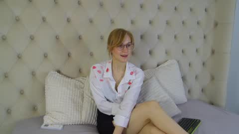 Snapshot of gracehudsons chatting on 04-05-26, 05:15 Grace online show from 04-05-26, 05:15