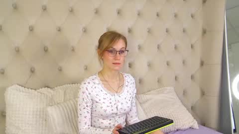 Snapshot of gracehudsons chatting on 04-23-26, 04:46 Grace online show from 04-23-26, 04:46